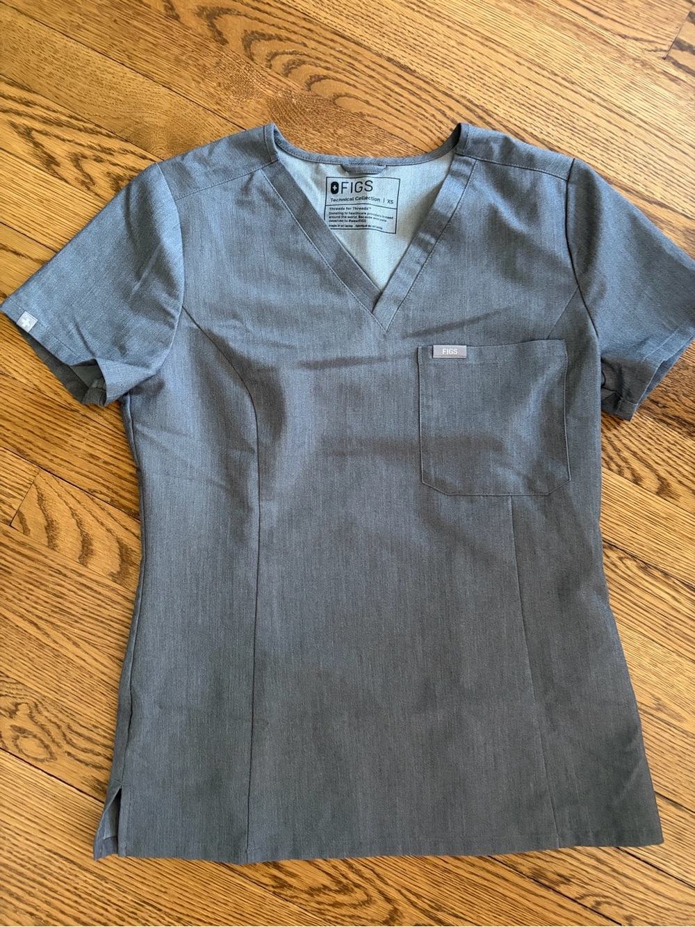 Figs Women's Short Sleeve V-Neck Scrub Top in Charcoal Gray